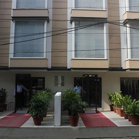 Hotel Swati Deluxe New Delhi Exterior photo