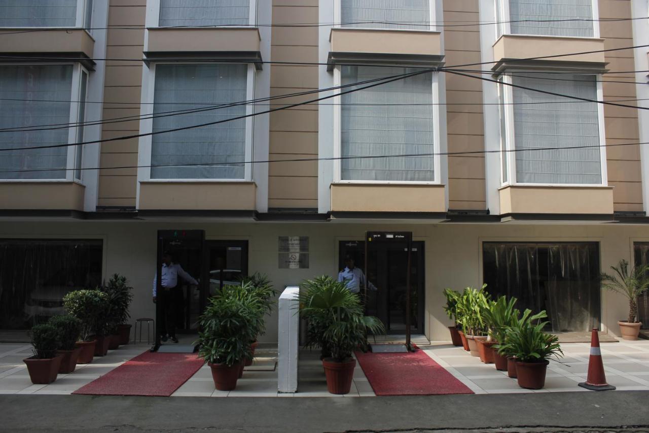 Hotel Swati Deluxe New Delhi Exterior photo